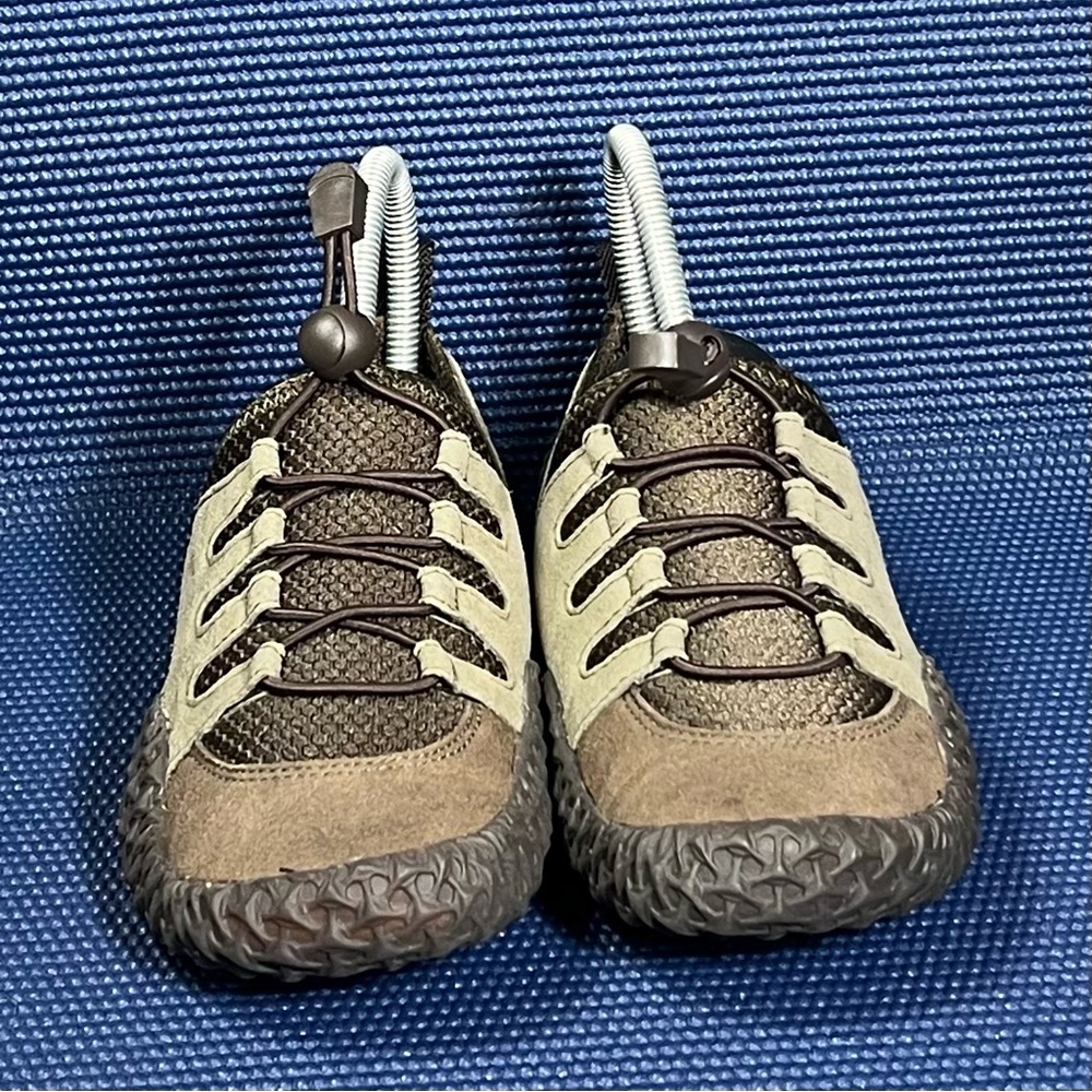 ORVIS Water Wading Slip Ons  Sz 6  Nuetral